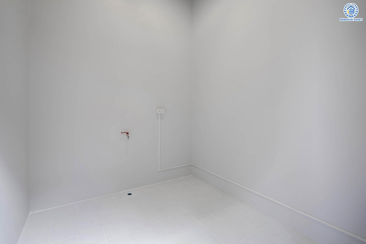 บ้านมือสองตกแต่งใหม่ ม.ซอย พหลโยธิน56 พหลโยธิน บ้านเดี่ยวหลังใหญ่ ภายในตกแต่งหรูหรา บนเนื้อที่เยอะถึง 98.60 ตร.ว. 3 ห้องนอน 3 ห้องน้ำ 2 ที่จอดรถ บรรยากาศเป็นส่วนตัว พร้อมมีสระน้ำในตัว บนพื้นที่กว่า 430 ตร.ม. บนทำเลที่ดี เชื่อมต่อถนน พหลโยธิน, ลำลูกกา, วิภาวดี-รังสิต เดินทางสะดวกใกล้รถไฟฟ้า สถานี "แยก คปอ, คูคต"